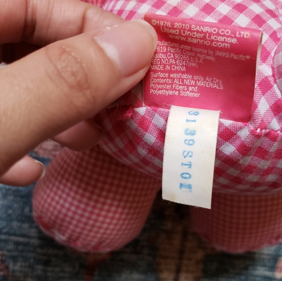 Hello Kitty Plush - Picture 5 of 5